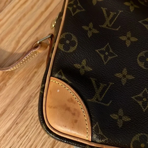 LOUIS VUITTON Authentic Louis Vuitton Monogram Canvas Trocadero 27 Bag - Picture 15 of 17